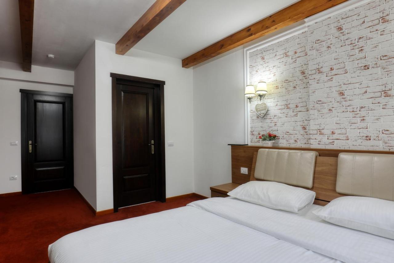 Hotel Ivascu مويزي المظهر الخارجي الصورة