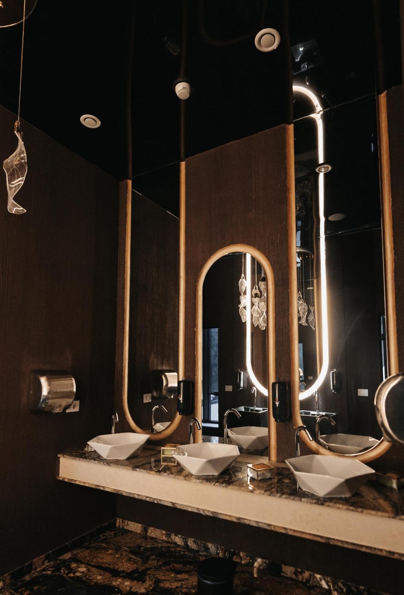 Hotel Ivascu مويزي المظهر الخارجي الصورة